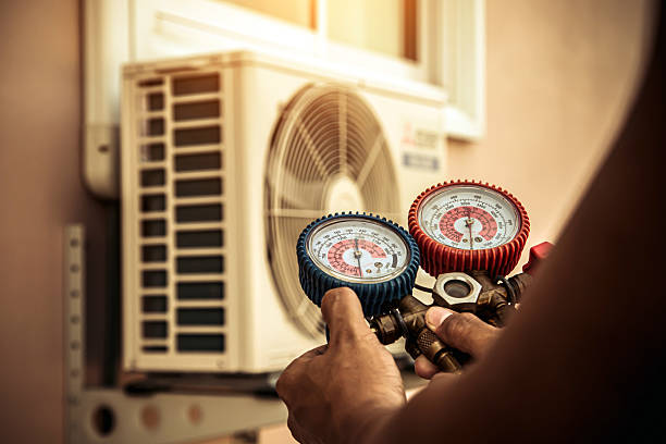 Professional Hvac technician working in Letha, ID